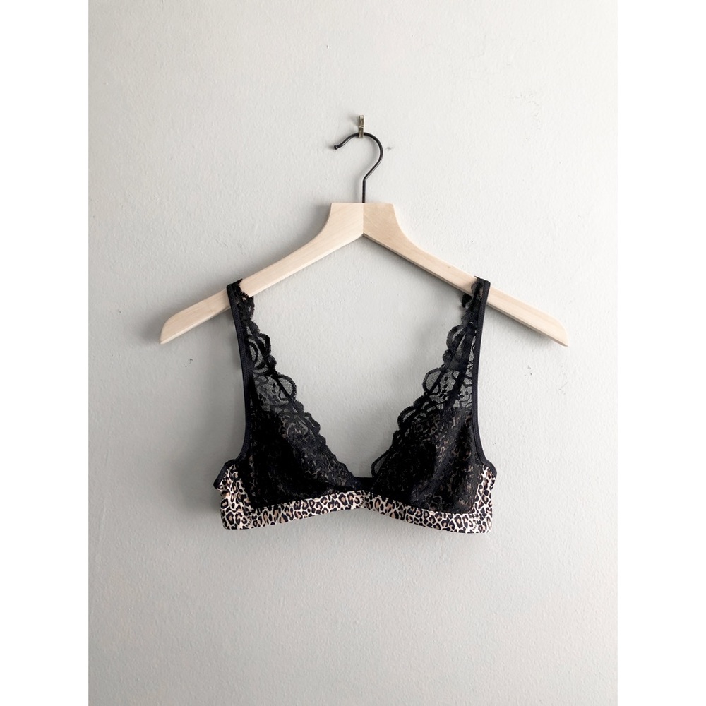 PINK Victoria’s Secret Rose Lace Plunge Bralette